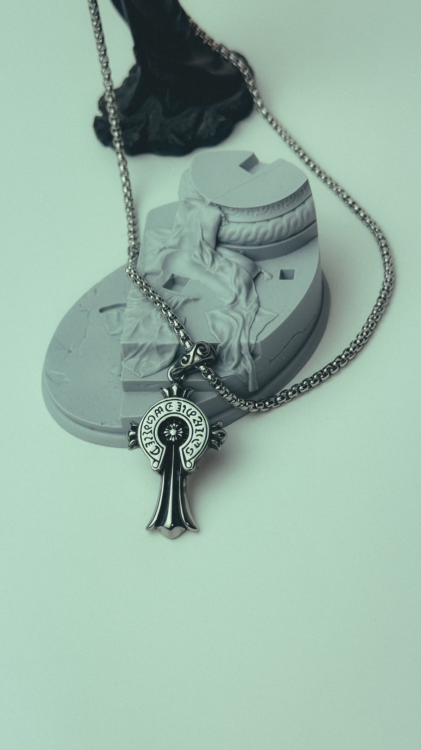 Chrome Hearts Vintage Classic Horseshoe Cross