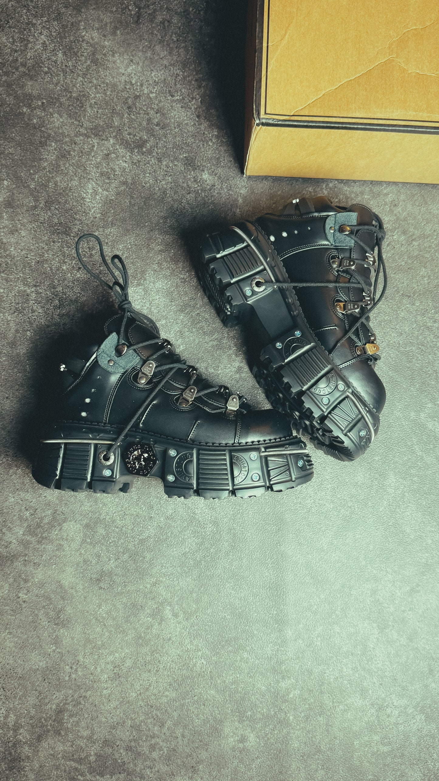 New Rock Boots Metallic Black Leather Platform for men and women