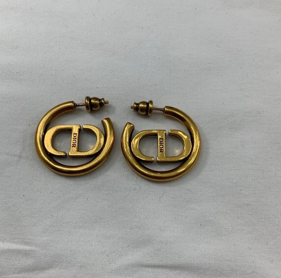 Christian Dior | 30 MONTAIGNE EARRINGS