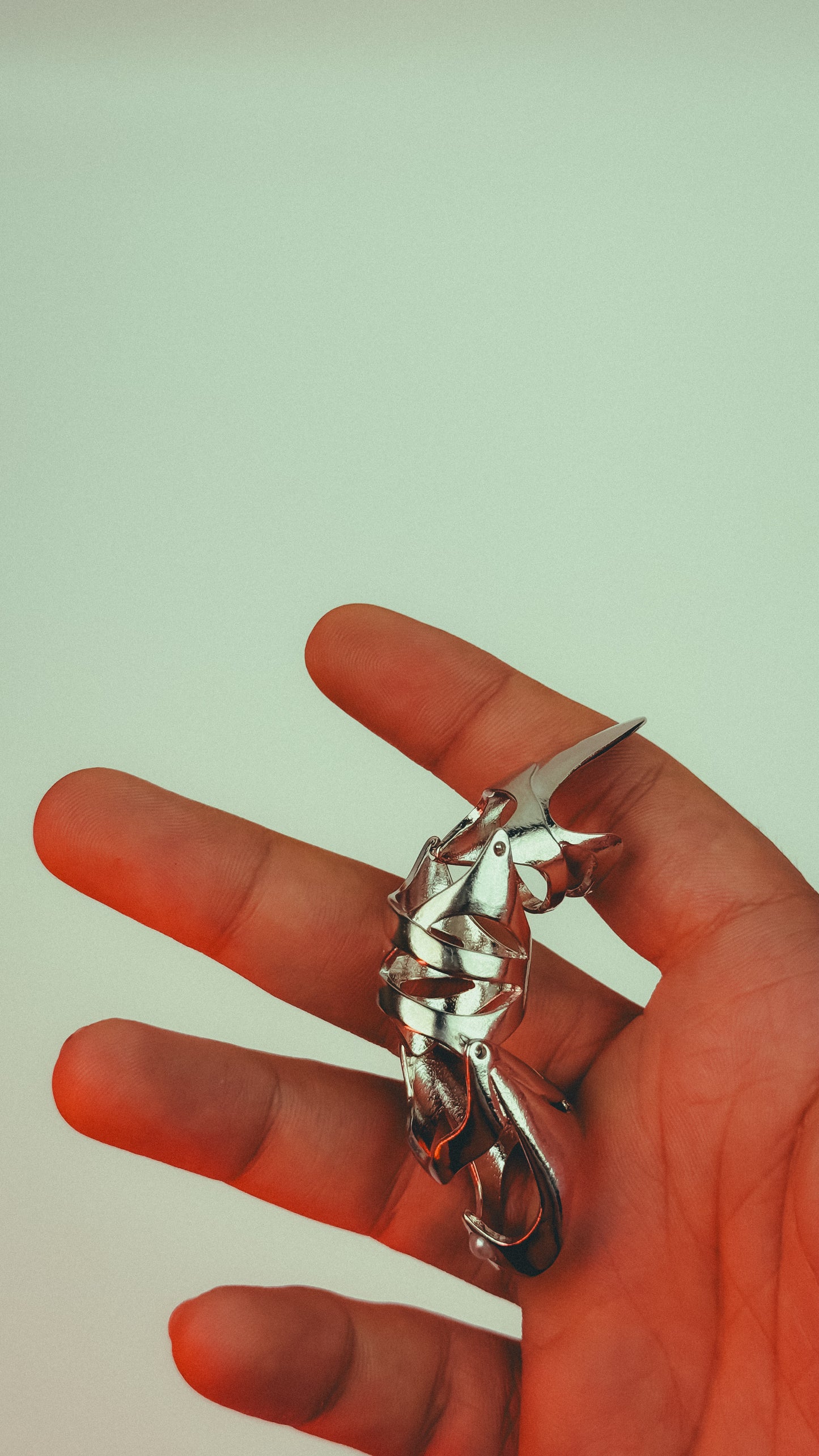 articulated claw ring