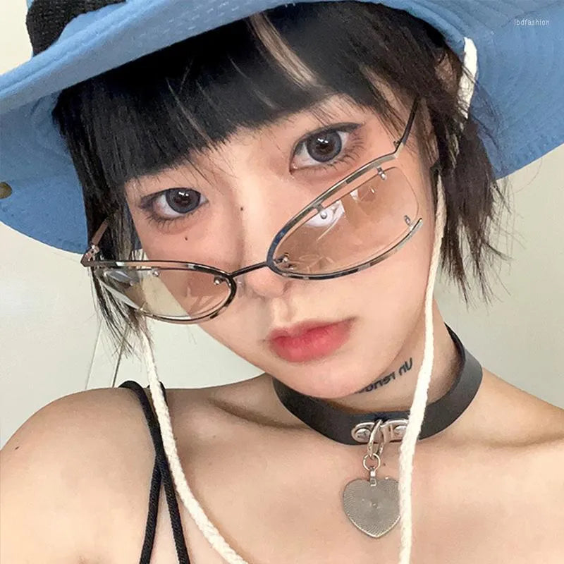 Trendy 2000s sunglasses