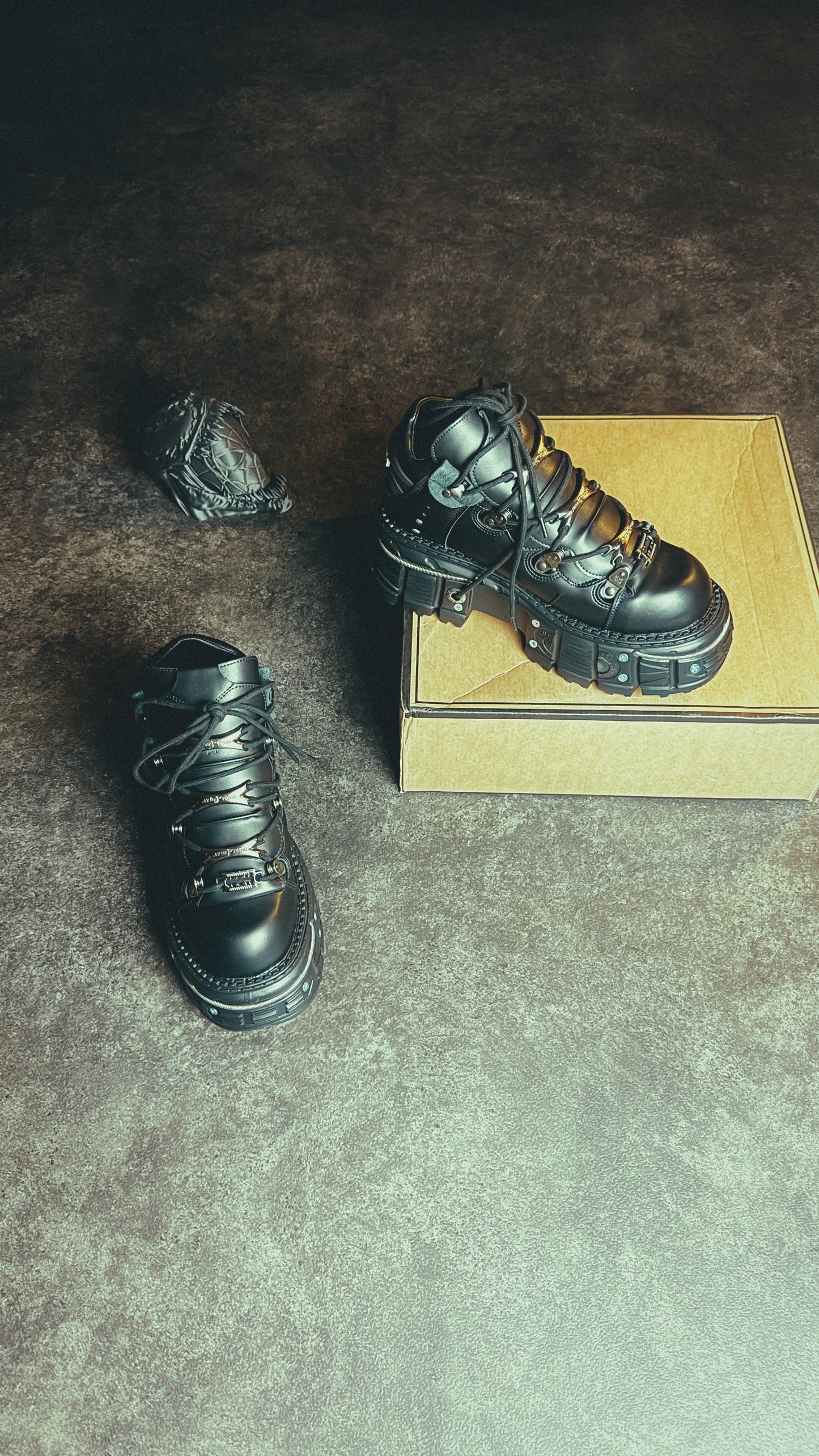 New Rock Boots Metallic Black Leather Platform for men and women