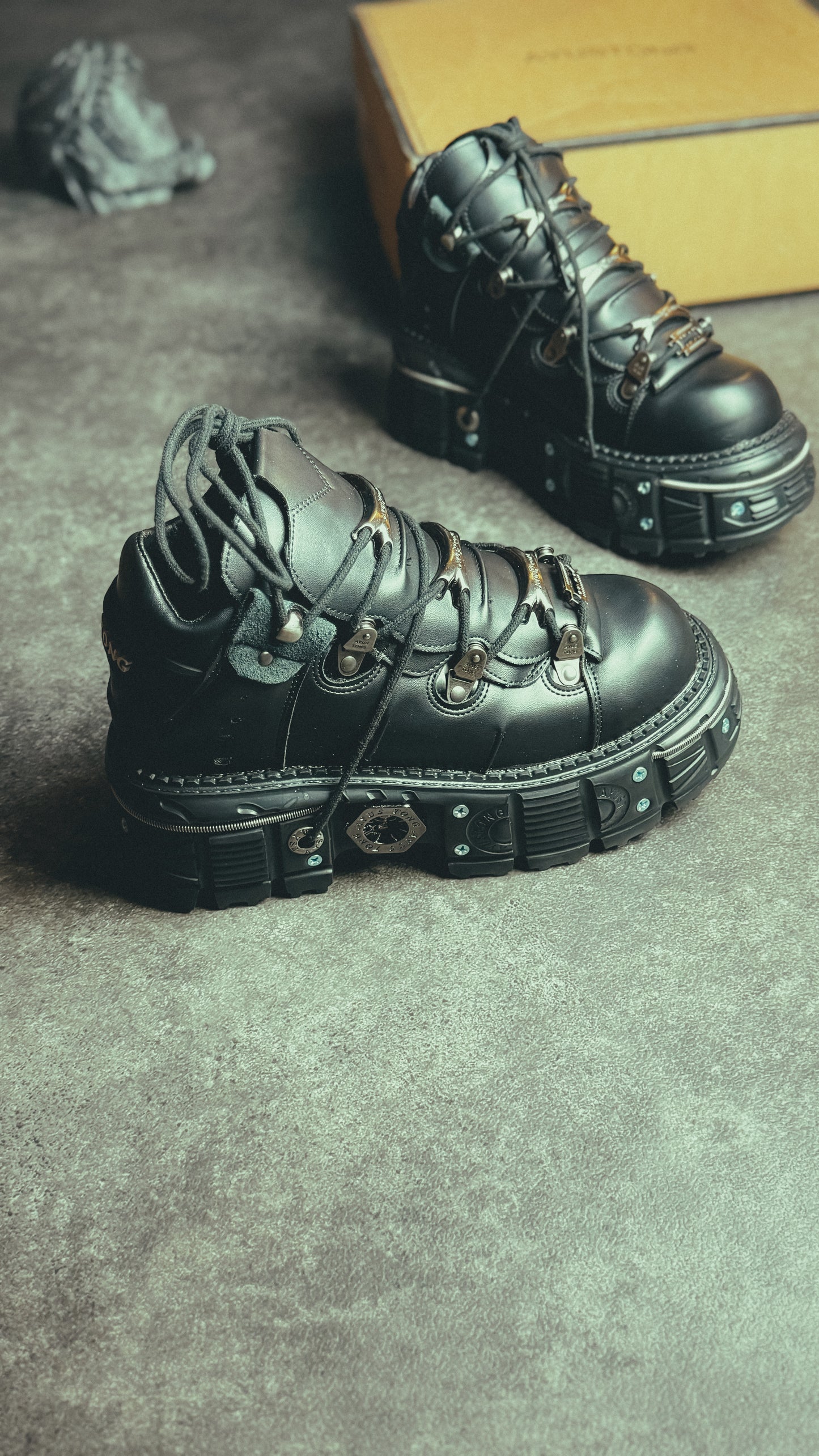 New Rock Boots Metallic Black Leather Platform for men and women