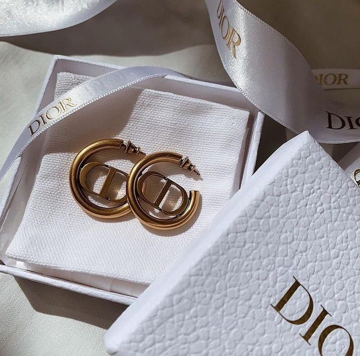 Christian Dior | 30 MONTAIGNE EARRINGS