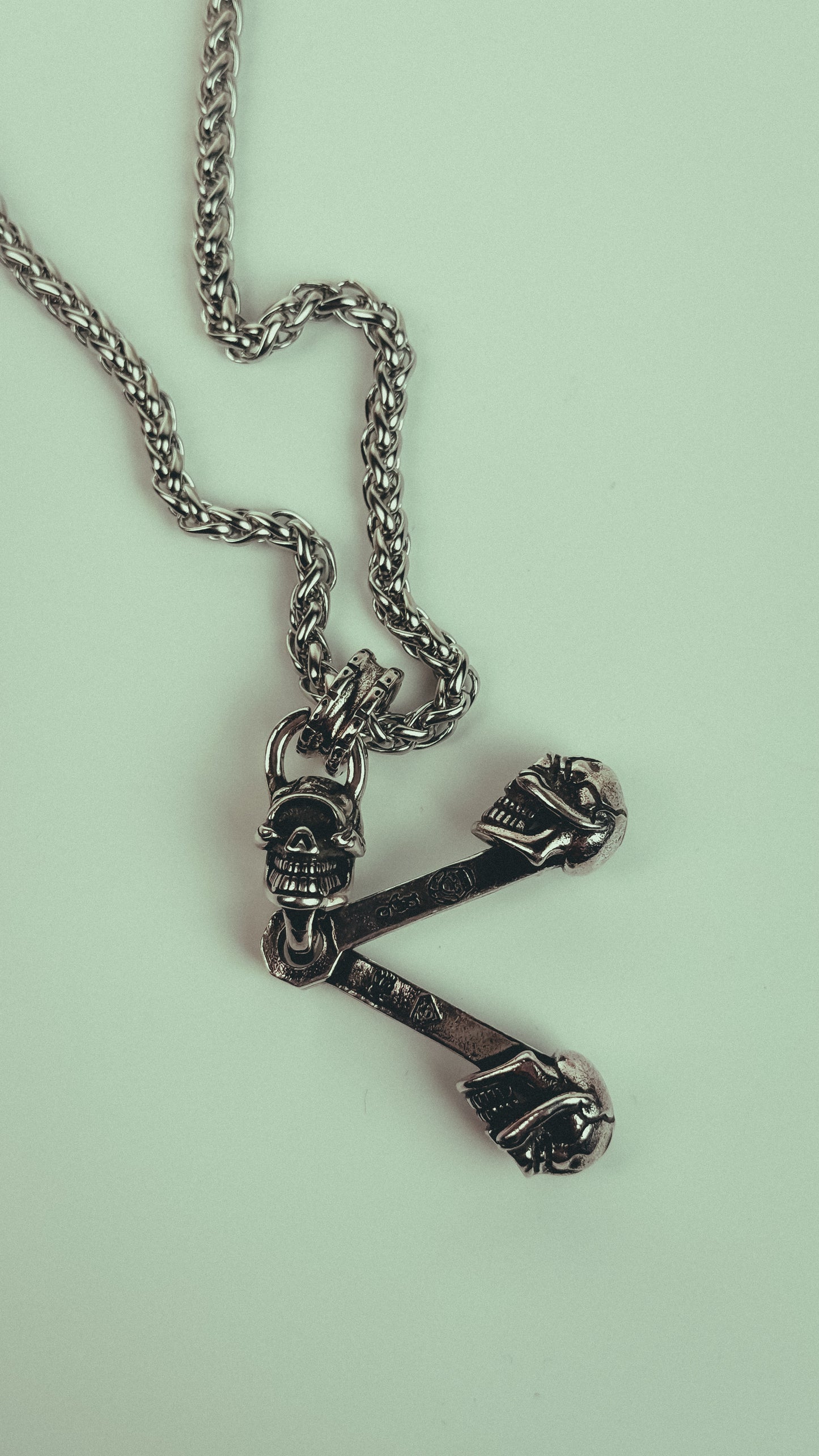 STOP LIGHT Skulls Necklace