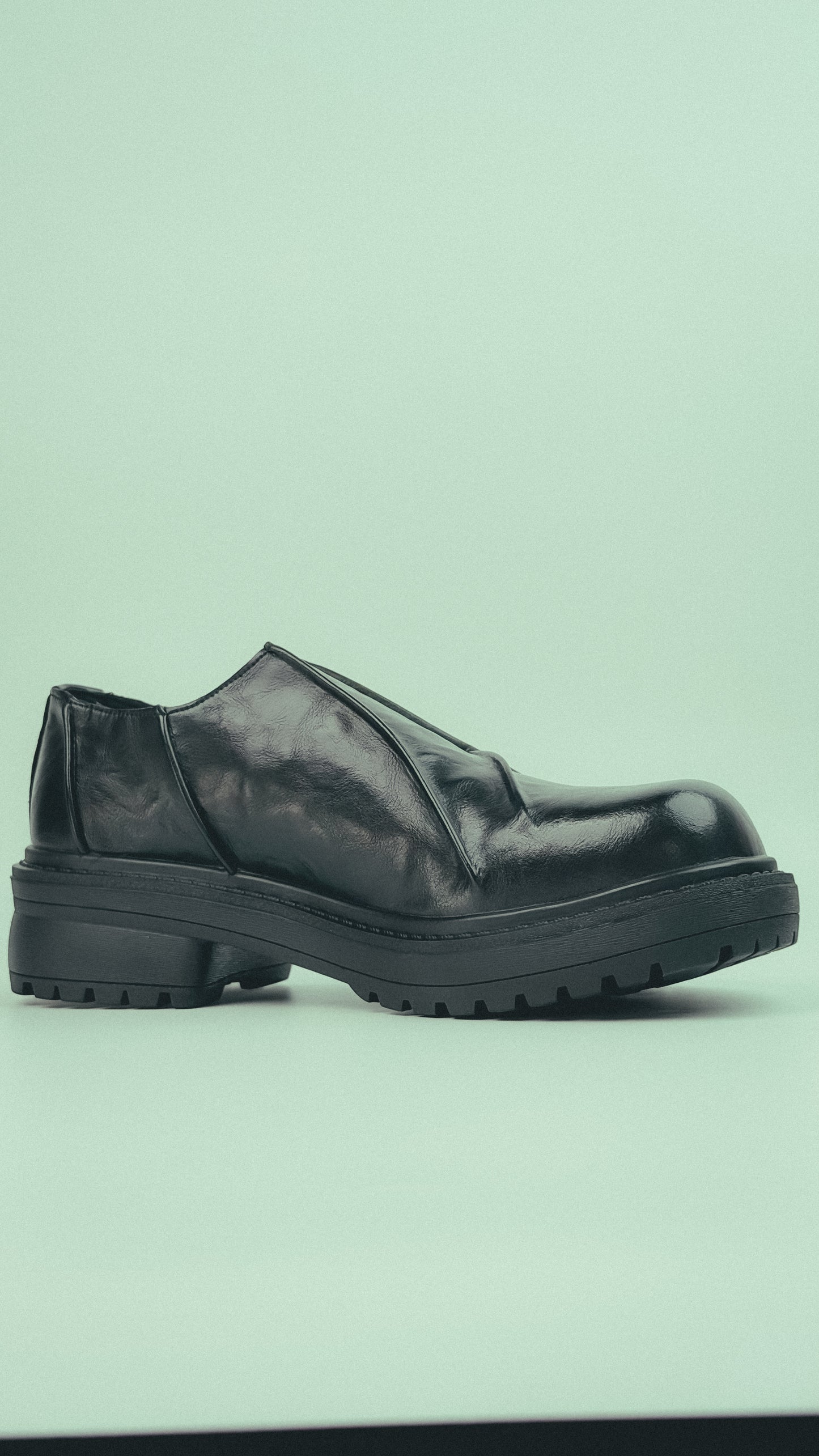 Black Low-Top Derby Shots