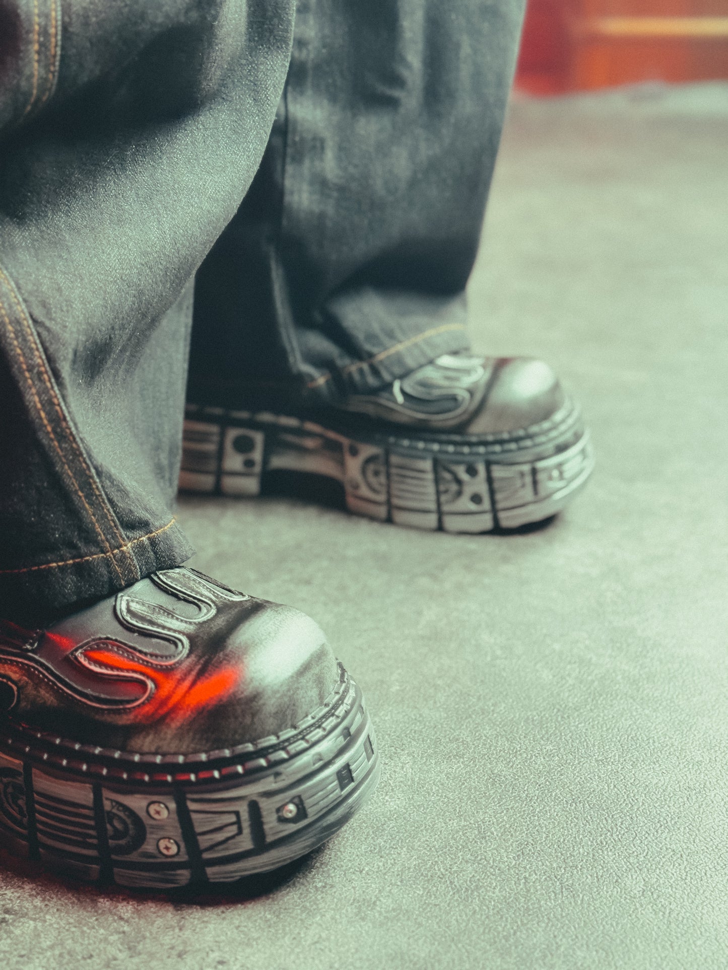 New Rock M-285-S1 Cyber Flame Platform Derby