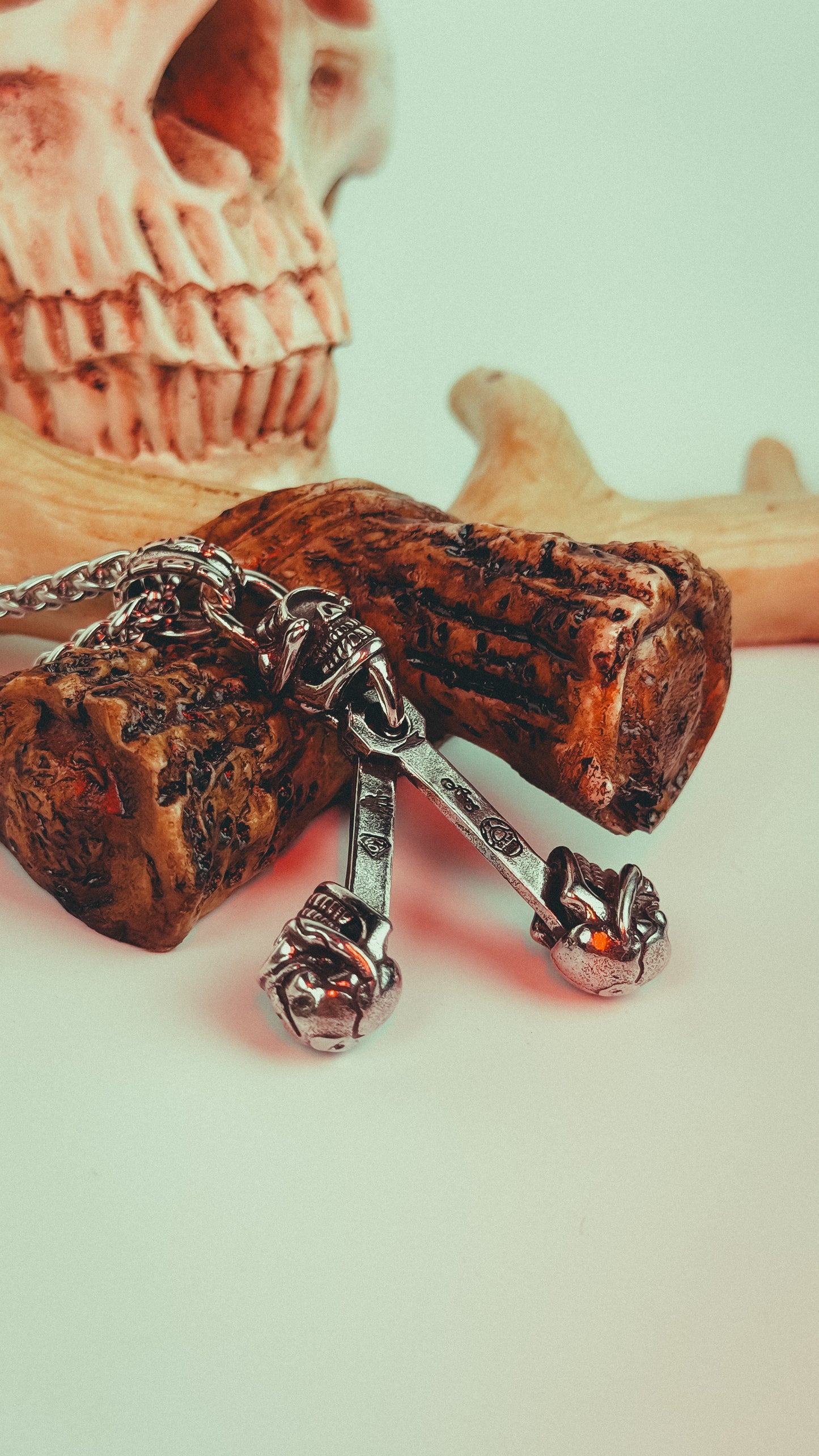 STOP LIGHT Skulls Necklace