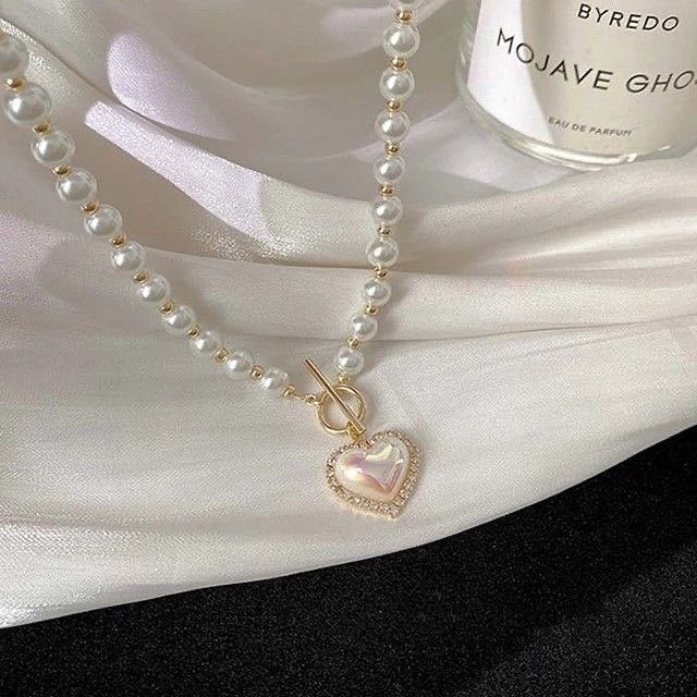 The Faux Pearl Decor Heart Pendant Necklace