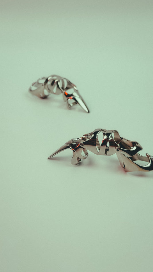 articulated claw ring
