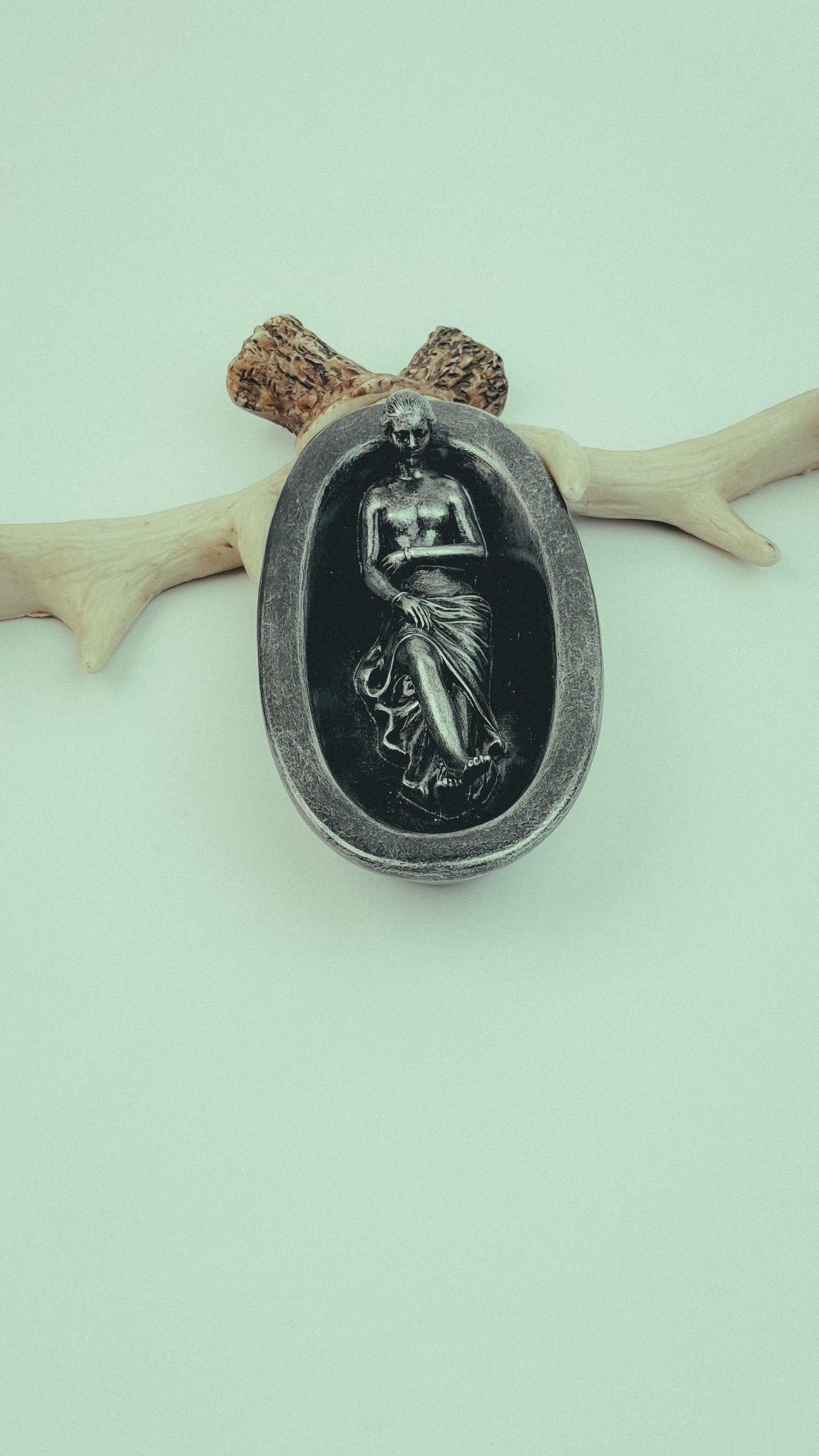 Luxury Antique Bathing Venus Ashtray