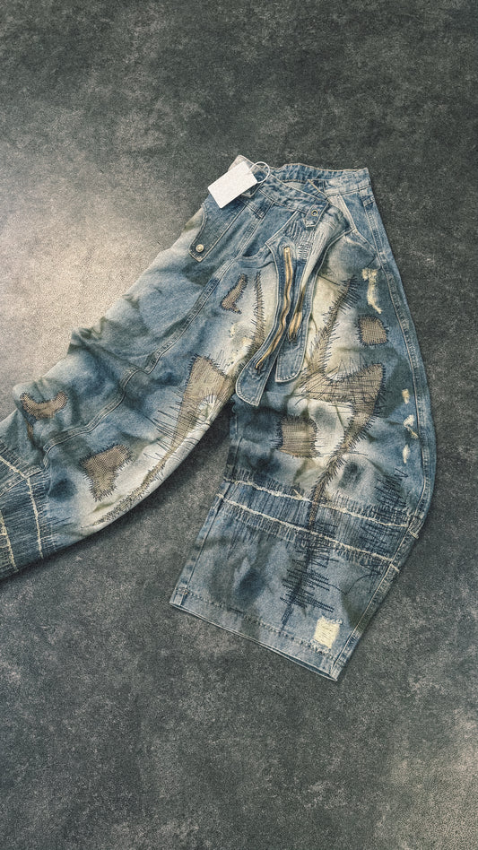 Dirty Embroidered Loose Curve Jeans