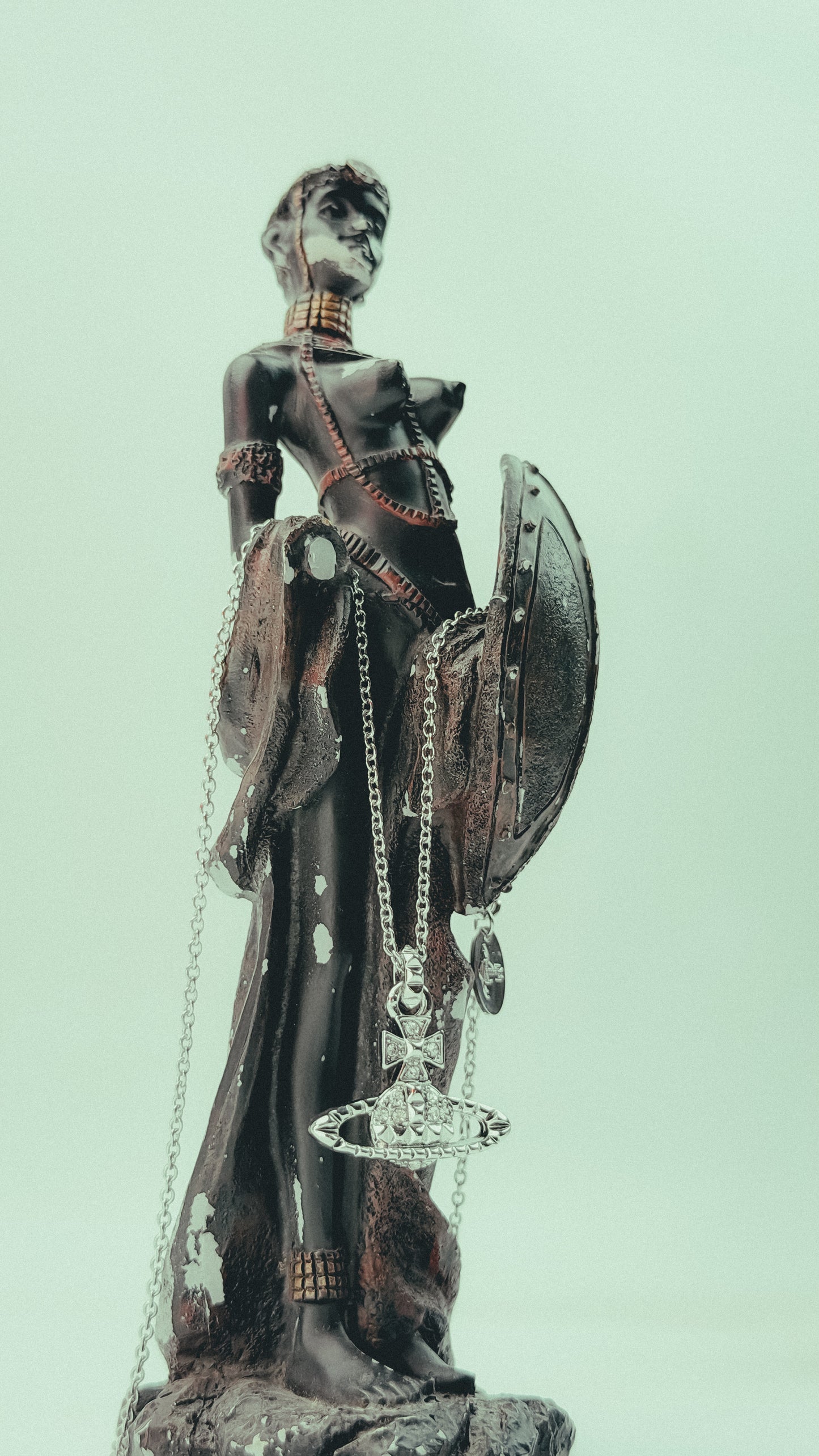 ‏VW Mayfair Bas Relief Pendant Necklace