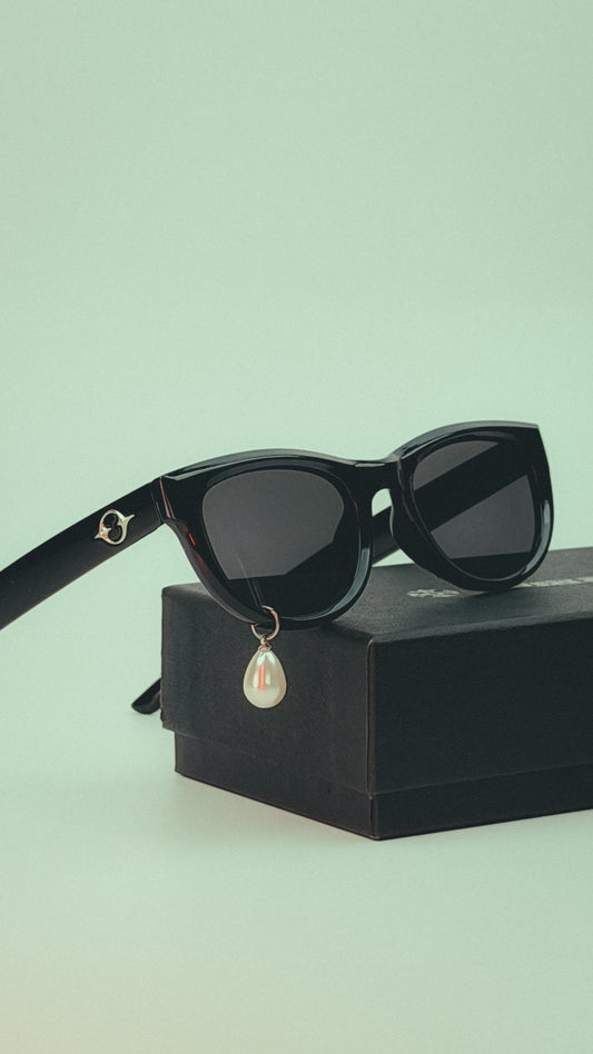 Cat-eye sunglasses with pearl drop char