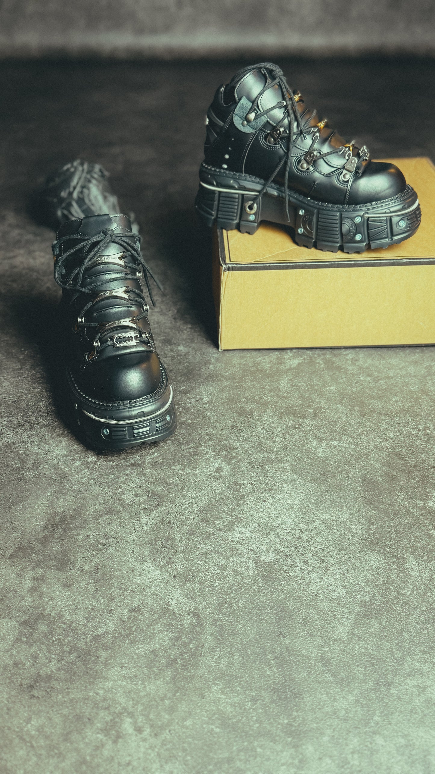 New Rock Boots Metallic Black Leather Platform for men and women